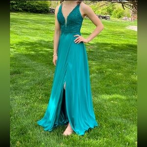 JVN by Jovani women’s formal dress, green, size 4 altered to probably a 2